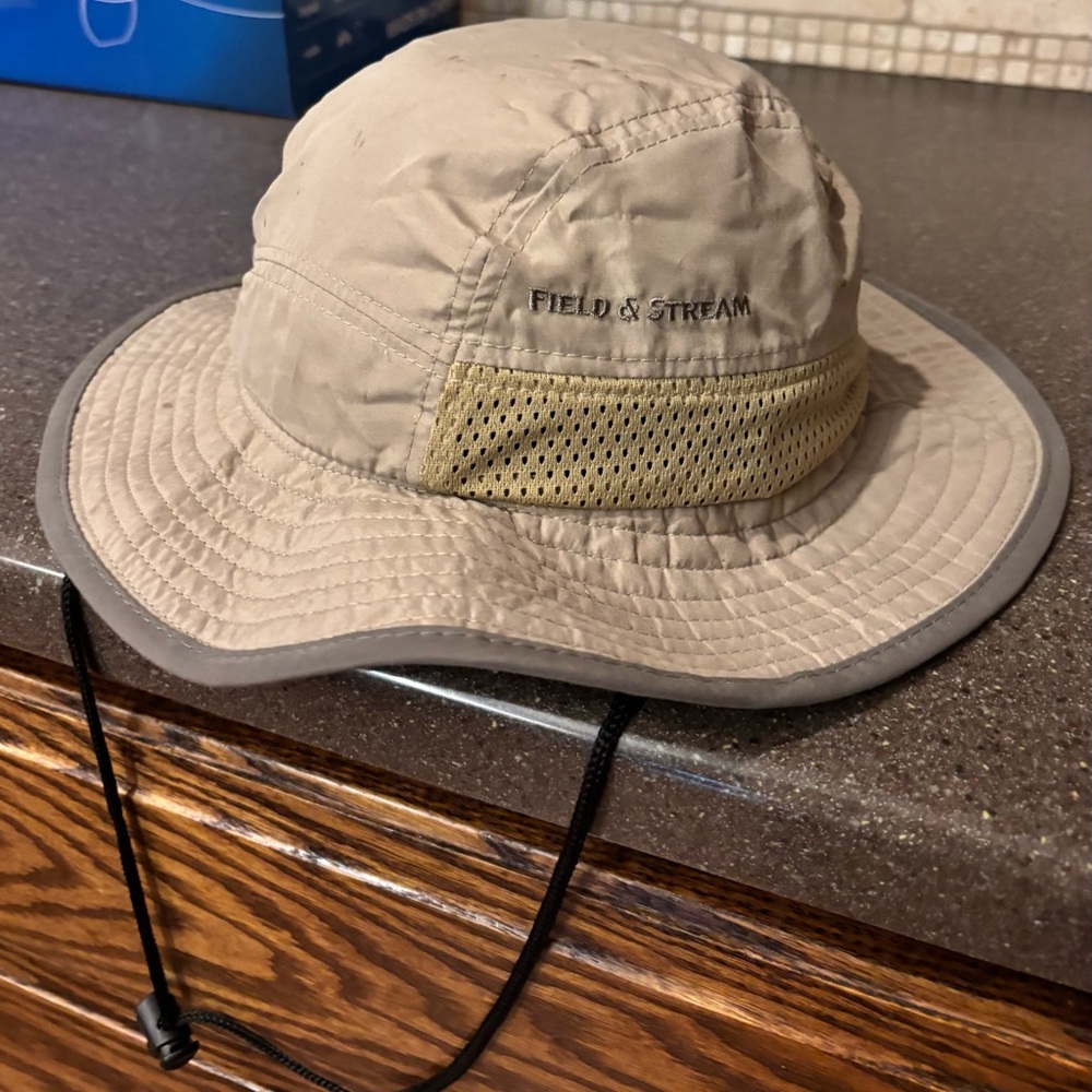 Field & Stream fishing hat, w wide brim, khaki, like new